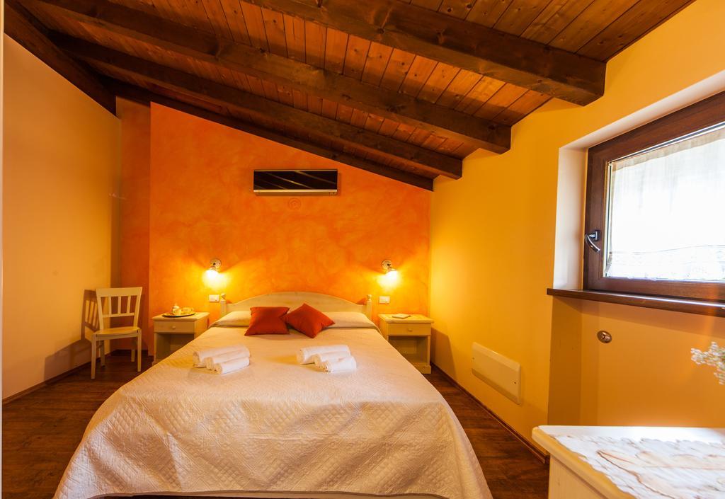 Agriturismo Alla Poncia Граведона Екстериор снимка